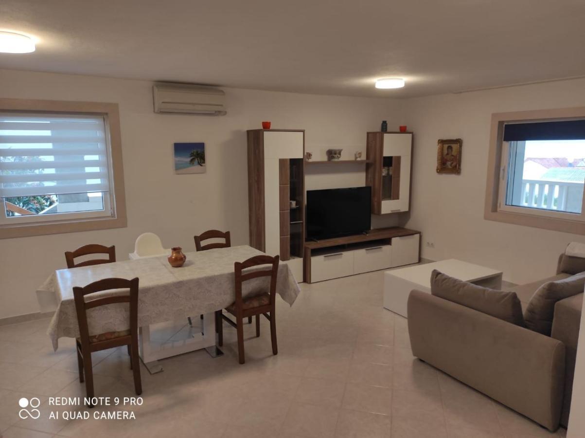 Apartments Marko Sutivan Insel Brac Екстер'єр фото