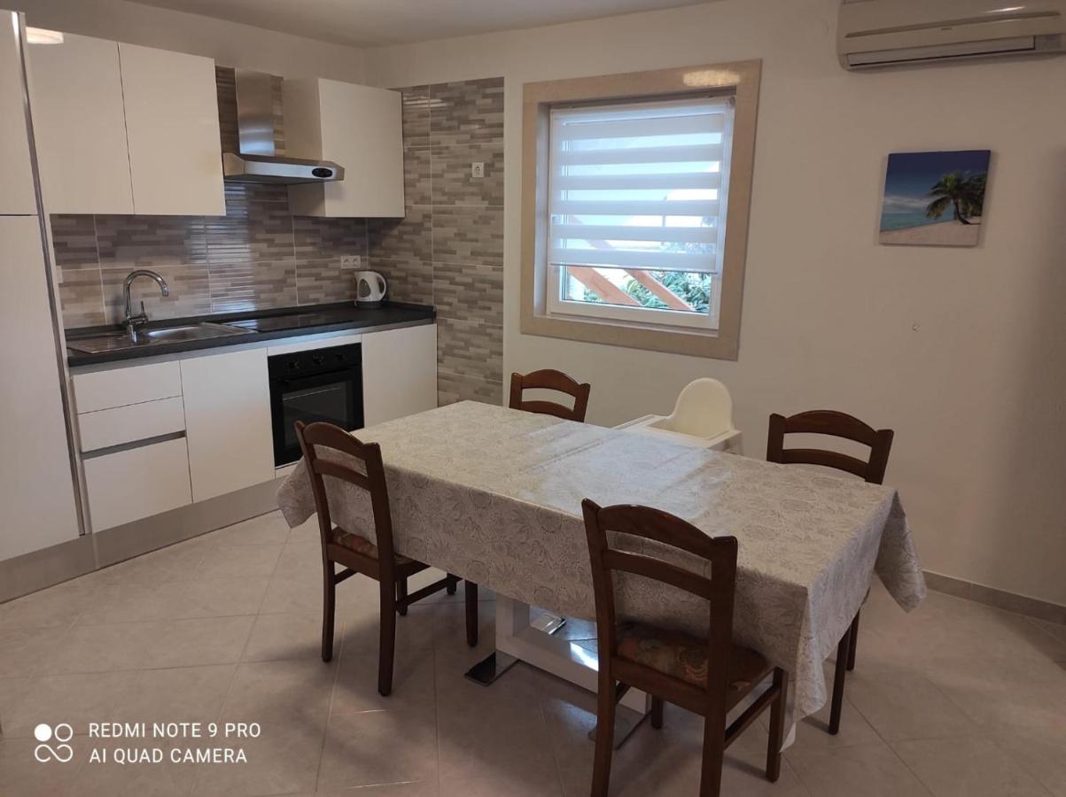 Apartments Marko Sutivan Insel Brac Екстер'єр фото