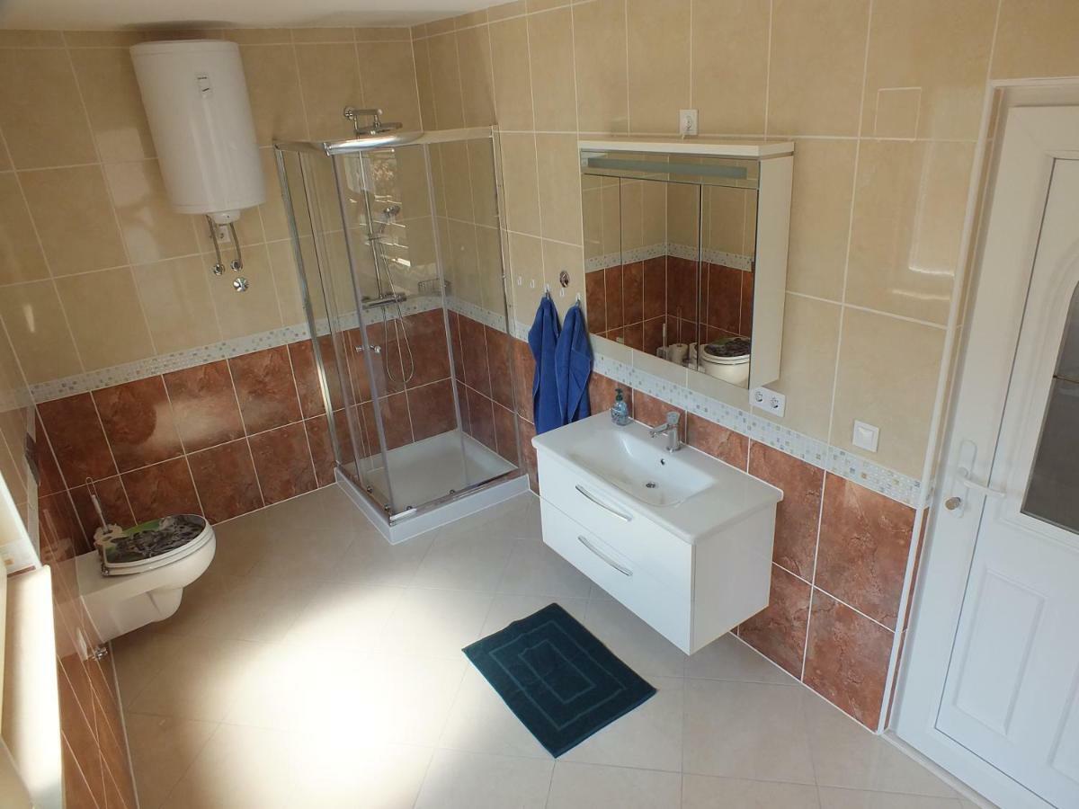 Apartments Marko Sutivan Insel Brac Екстер'єр фото