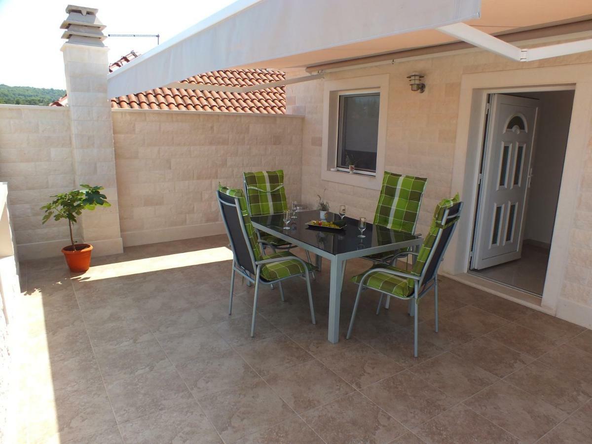 Apartments Marko Sutivan Insel Brac Екстер'єр фото