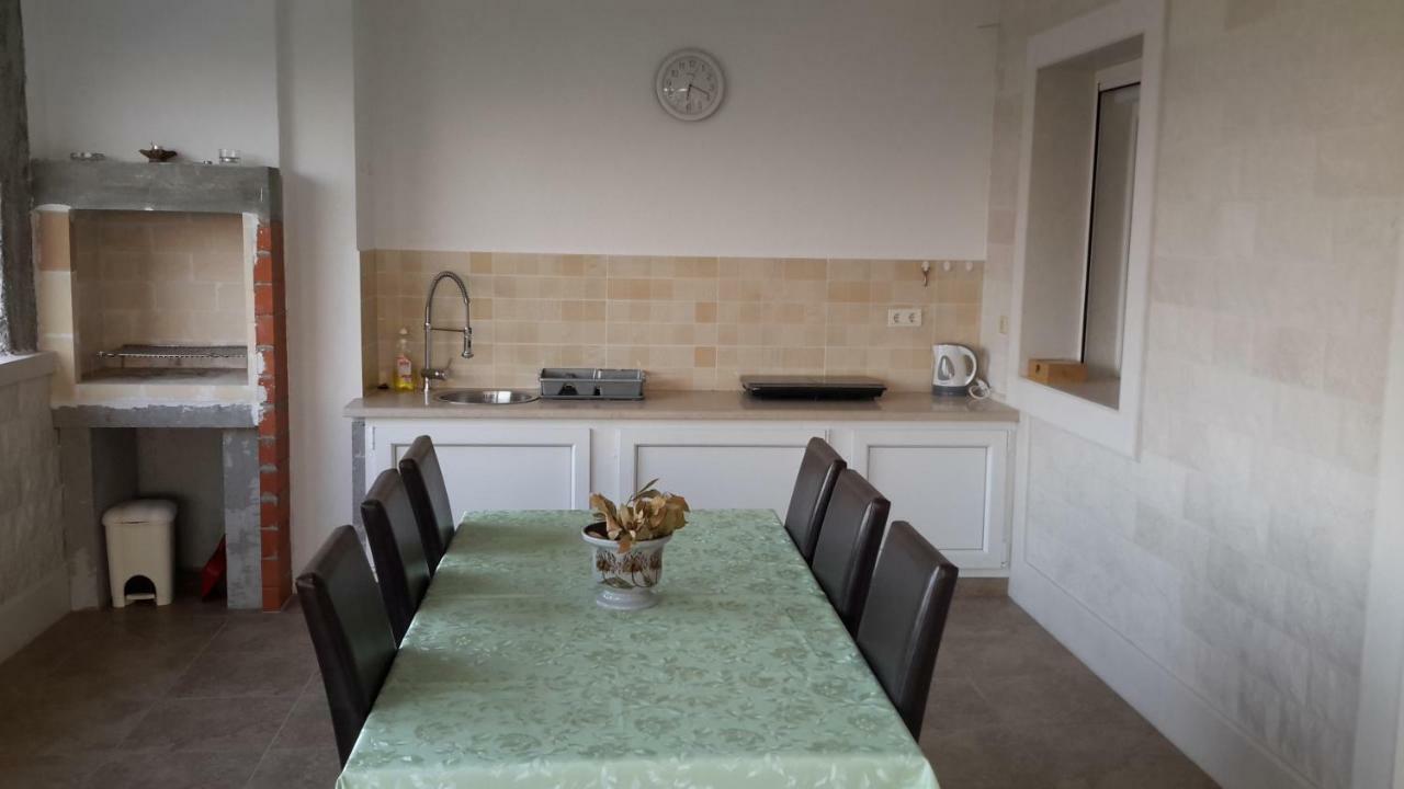 Apartments Marko Sutivan Insel Brac Екстер'єр фото