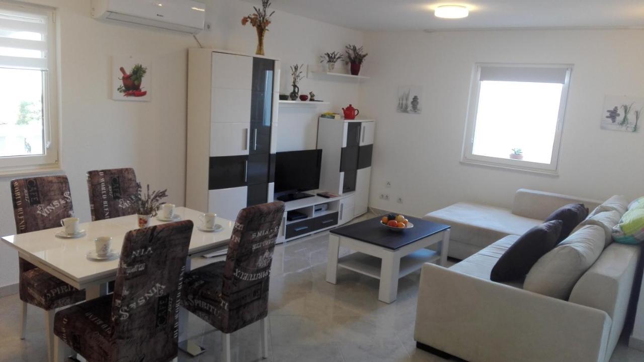 Apartments Marko Sutivan Insel Brac Екстер'єр фото
