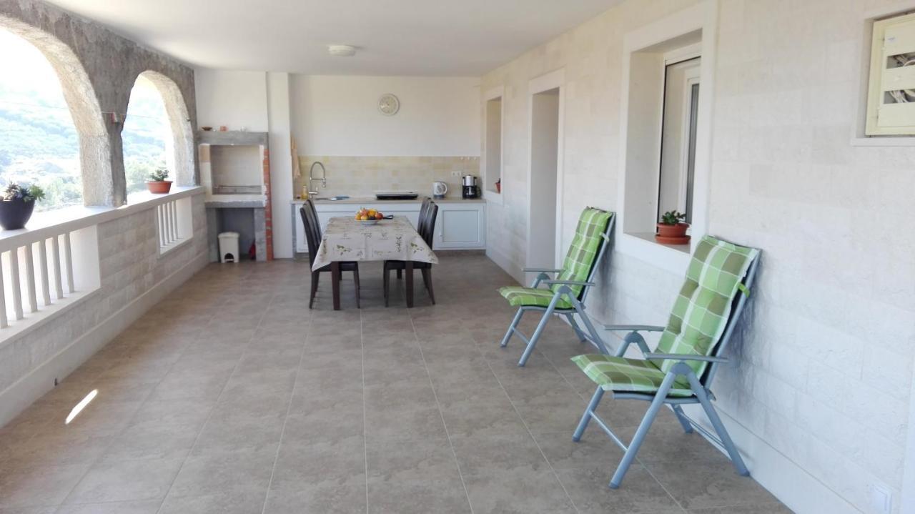 Apartments Marko Sutivan Insel Brac Екстер'єр фото
