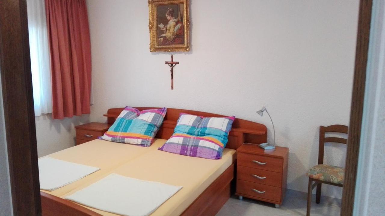 Apartments Marko Sutivan Insel Brac Екстер'єр фото